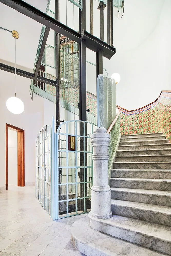 Interior view of Casa Burés – Barcelona, image 2
