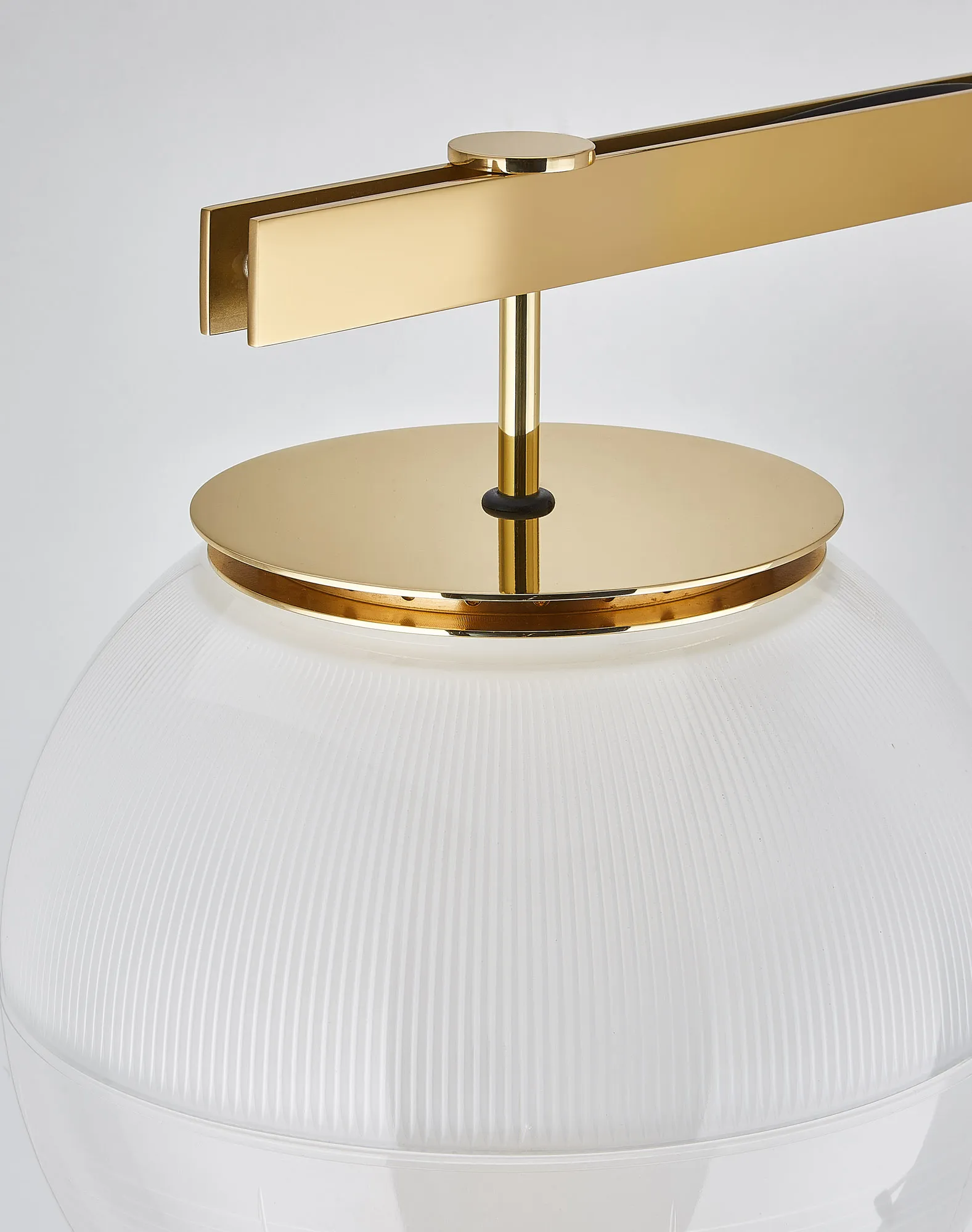 Doppio Vetro Applique by Ignazio Gardella shown in context, image 2