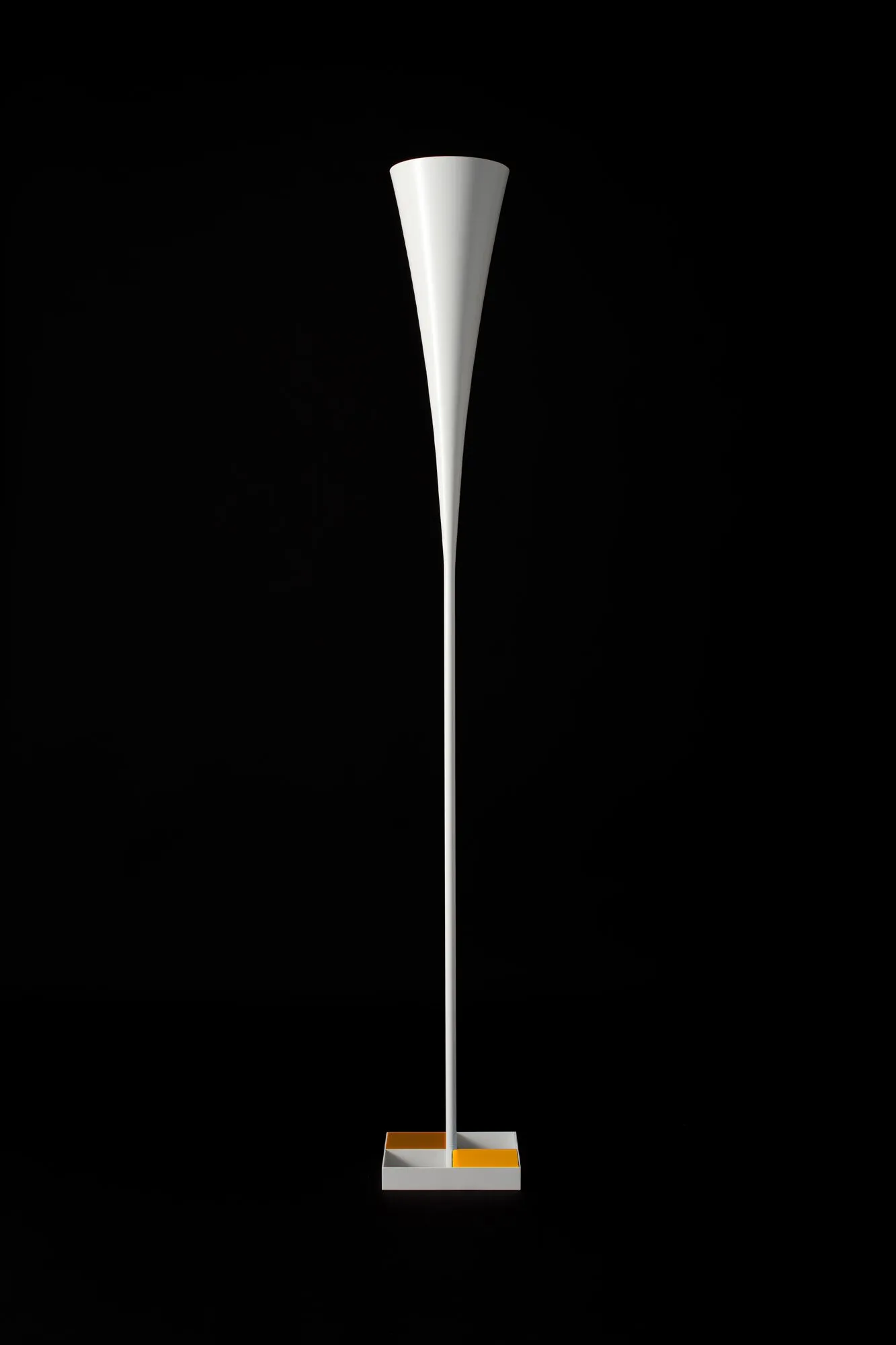 De-Lux “D” by Gio Ponti shown in context, image 3