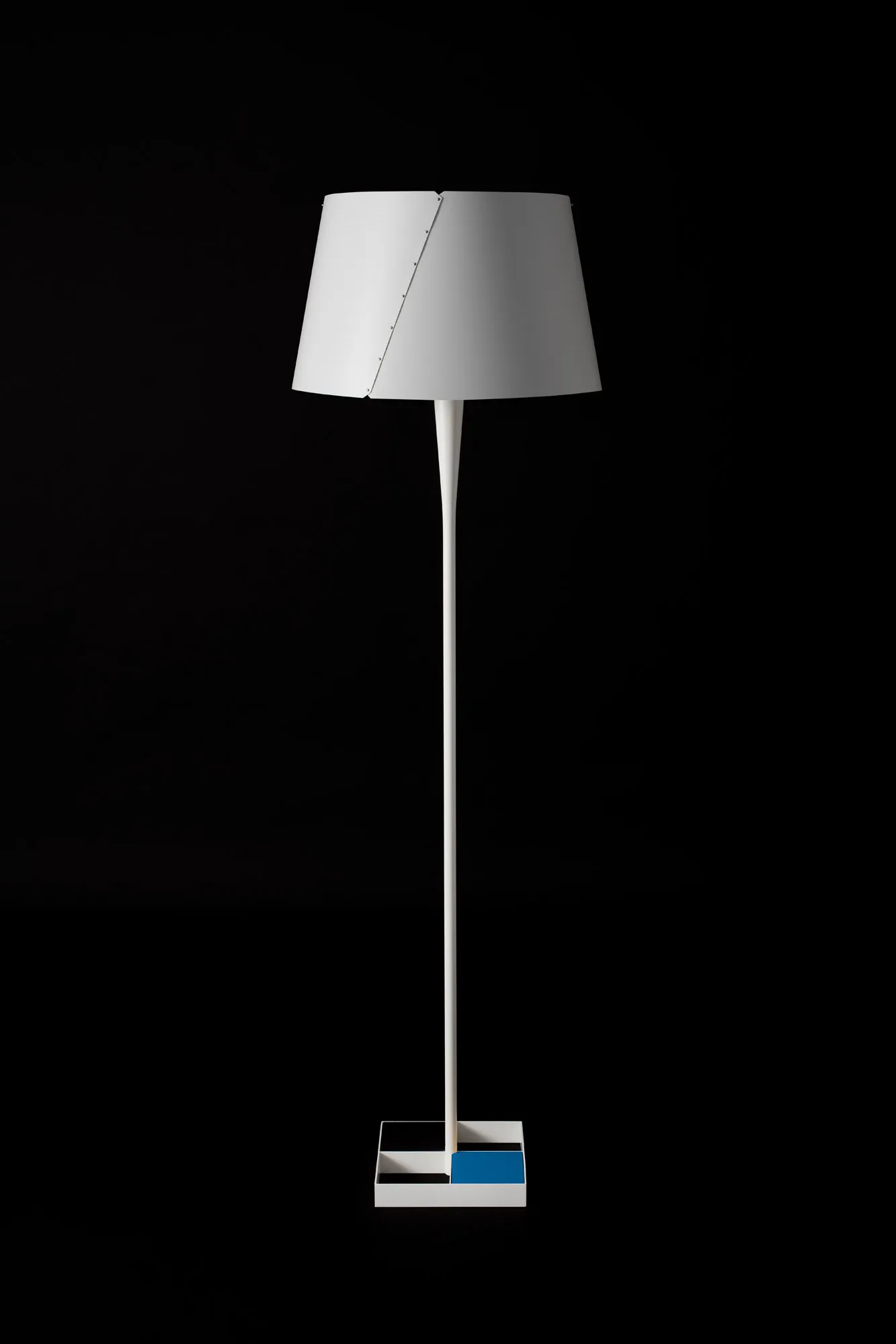 De-Lux “D” by Gio Ponti shown in context, image 4
