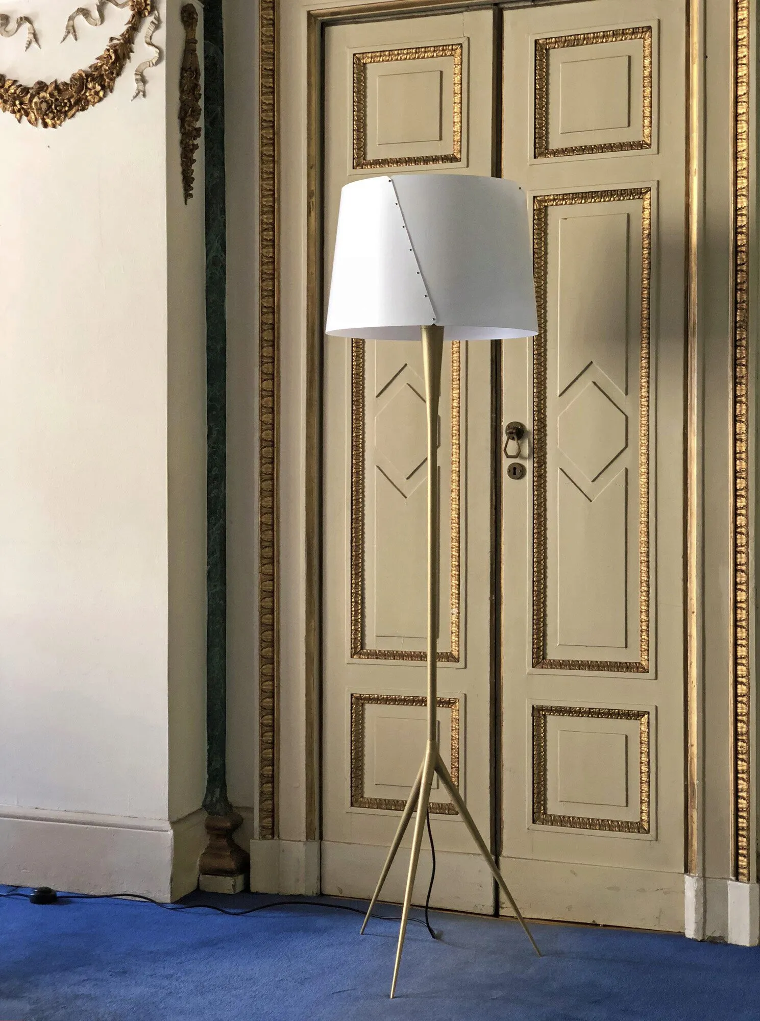 De-Lux “B” by Gio Ponti shown in context, image 8